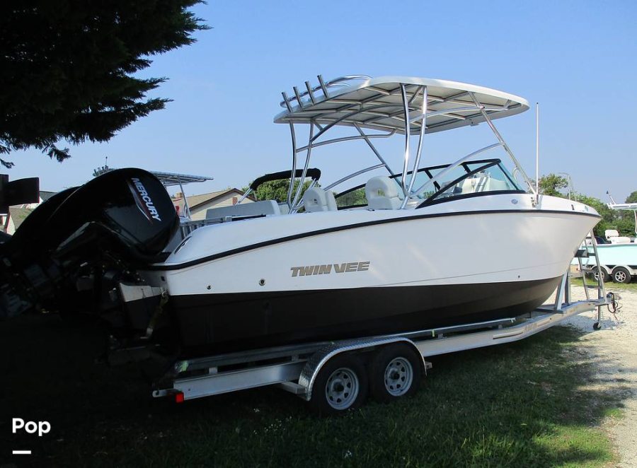 2024 Twin Vee 240 GFX DUAL CONSOLE Power Boats, Power Catamarans For ...