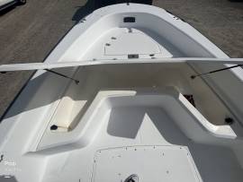 2001, Boston Whaler, 220 Dauntless