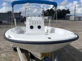 2001, Boston Whaler, 220 Dauntless