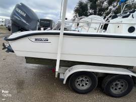 2001, Boston Whaler, 220 Dauntless