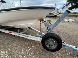 2001, Boston Whaler, 220 Dauntless