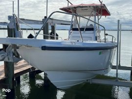 2001, Boston Whaler, 260 Outrage