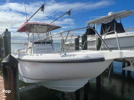 2001, Boston Whaler, 260 Outrage