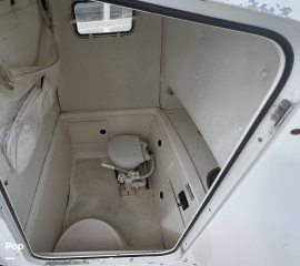 2001, Boston Whaler, 260 Outrage