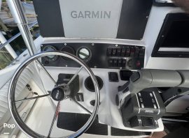 2001, Boston Whaler, 260 Outrage