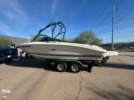 2001, Sea Ray, 230 Signature